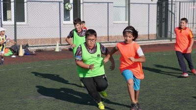 Tepebaşı Belediyesi’nin, 7-14 yaş arası çocuklar için düzenlediği futbol yaz