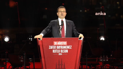 İstanbul Büyükşehir Belediye (İBB) Başkanı Ekrem İmamoğlu, Eminönü’ndeki 30 Ağustos