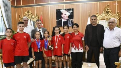 Yunusemre Belediye Başkanı Semih Balaban, Yunusemre Belediyespor'un judo ve badmintonda