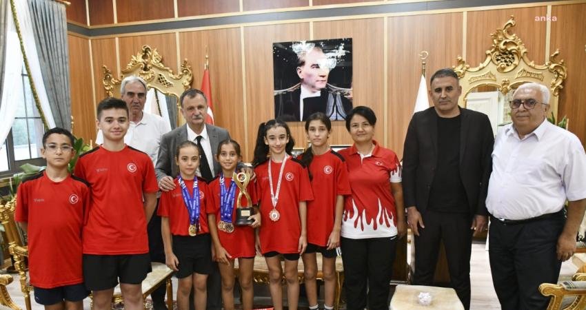 Yunusemre Belediye Başkanı Semih Balaban, Yunusemre Belediyespor'un judo ve badmintonda