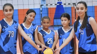 Yunusemre Belediyespor, yaz spor okulları voleybol kursundan seçtiği 7 genç