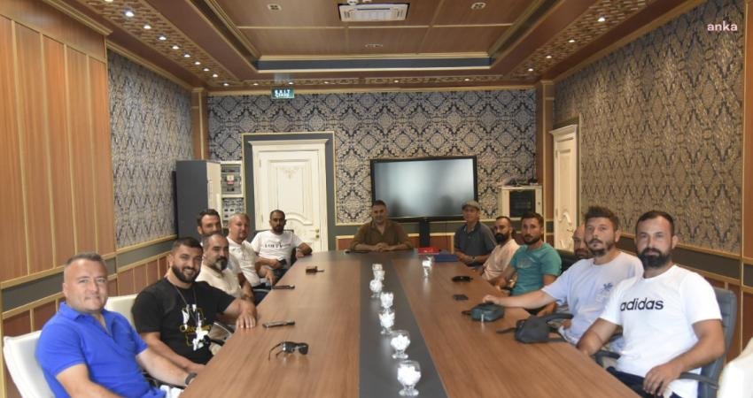 Yunusemre Belediyespor’da 2024-2025 sezonu öncesinde futbol antrenörleriyle toplantı yapılarak yol