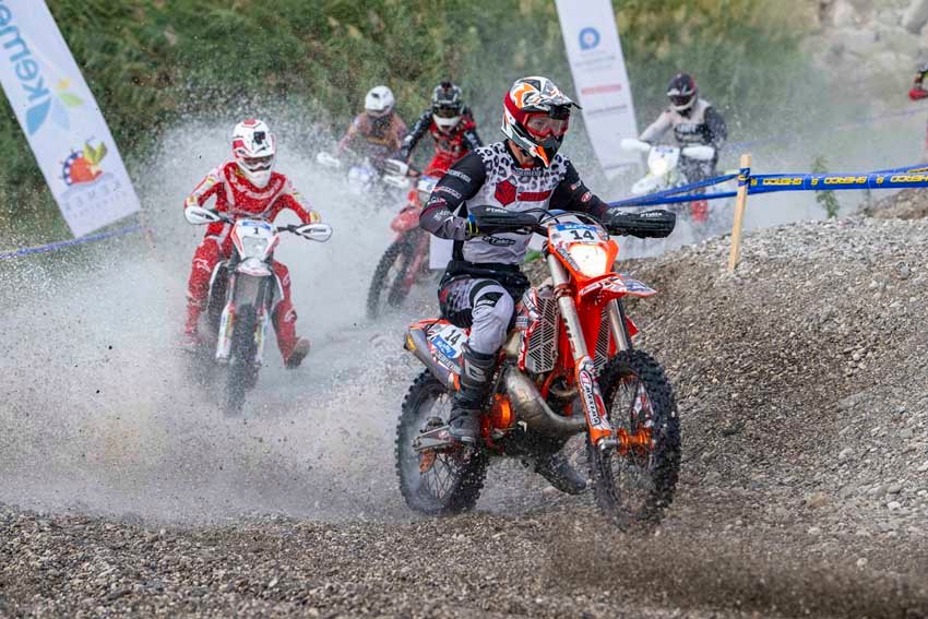 sea-to-sky-enduro-motosiklet-yarisi-oncesinde-heyecan-dorukta
