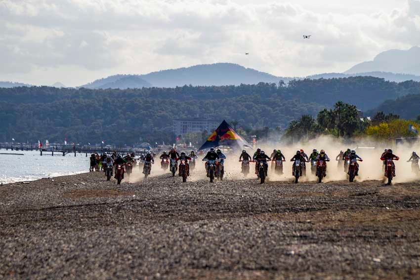 sea-to-sky-enduro-motosiklet-yarisi-oncesinde-heyecan-dorukta