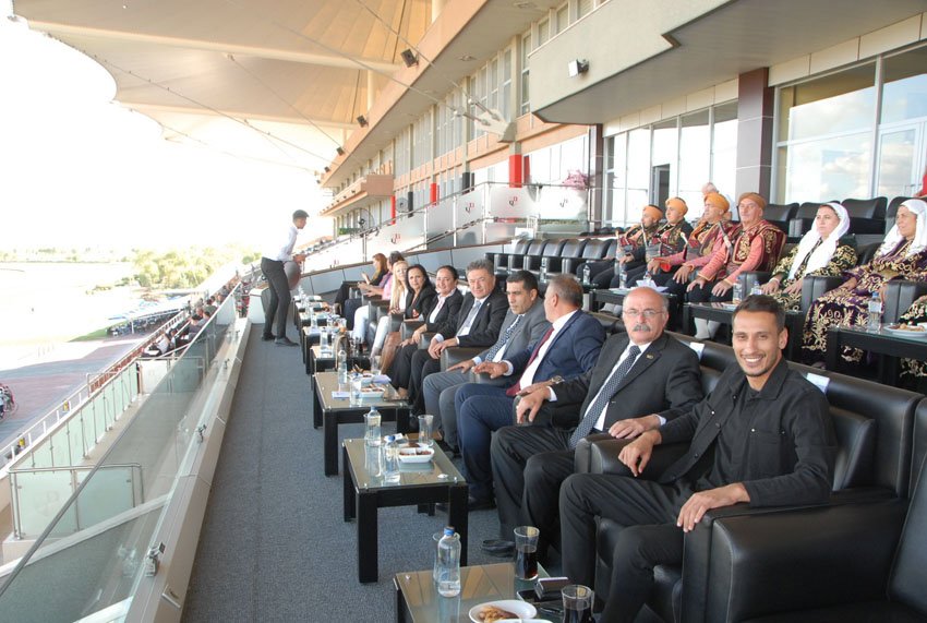 ozaslan-ankara-kulubu-kosusunda-birinciye-odulunu-takdim-etti