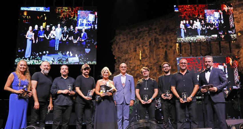 19’uncu Alanya Uluslararası Caz Festivali, renkli görüntülere sahne oldu Alanya Belediyesi’nin düzenlediği Alanya Uluslararası Caz Festivali’nin üçüncü akşamında, Dilek