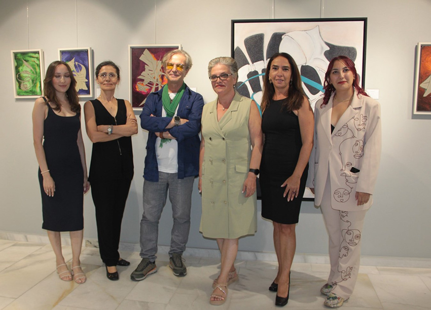 Evrim Sanat Galerisi, ressam Hakan Mustafa Çelik'in “Barikat” isimli kişisel sergisi