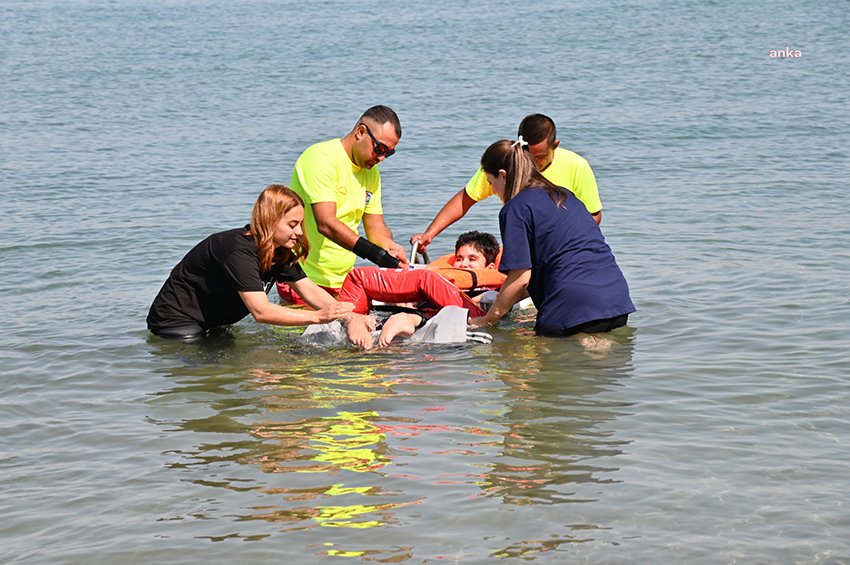 Manavgat Belediyesi, ilçede yaşayan özel gereksinimli Esra Doğan’ı denizle buluşturdu.