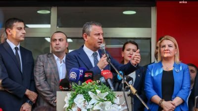 CHP Genel Başkanı Özgür Özel, İzmit’te Kent Lokantası’nın açılışını yaptı.
