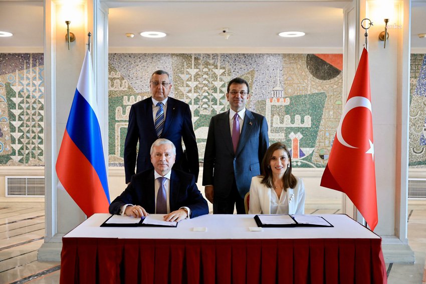istanbul-ve-moskova-arasinda-is-birligi-protokolu-imzalandi-imamoglu-iki-sehrin-toplumlar-arasindaki-diyalogu-ayakta-tutmada-cok-buyuk-etkisi-olacak
