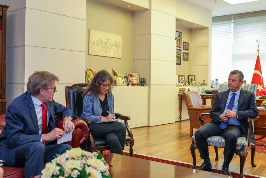 ozgur-ozel-insan-haklari-izleme-orgutu-direktoru-williamsonu-kabul-etti