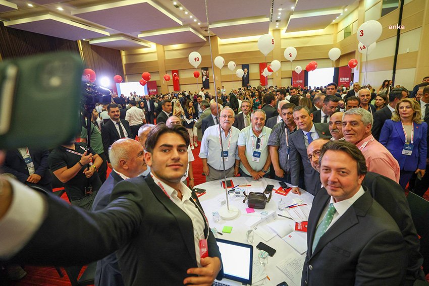 chp-lideri-ozel-parti-programindaki-degisikliklere-yonelik-tartismalarin-yurutuldugu-masa-toplantilarina-katildi