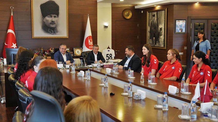 Keçiören Belediyesi ile Vodafone Sultanlar Ligi ekiplerinden Sigorta Shop arasında