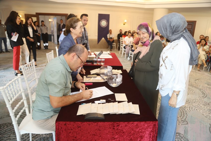 gundogdu-mahallesinde-yapilan-kentsel-donusumde-hak-sahipleri-belirlendi