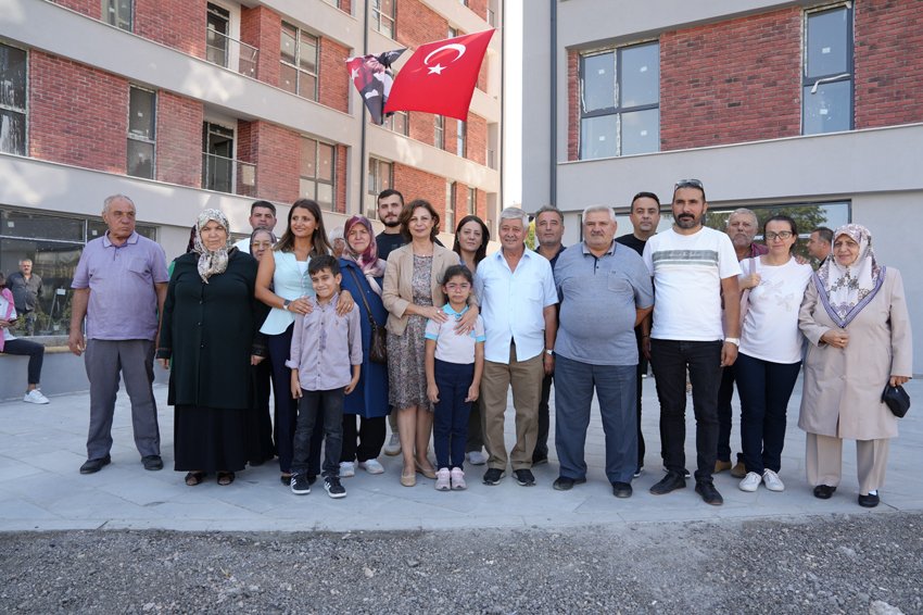 gundogdu-mahallesinde-yapilan-kentsel-donusumde-hak-sahipleri-belirlendi