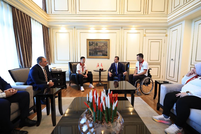ibb-baskani-imamoglu-ibb-spor-kulubunun-sampiyonlarini-agirladi