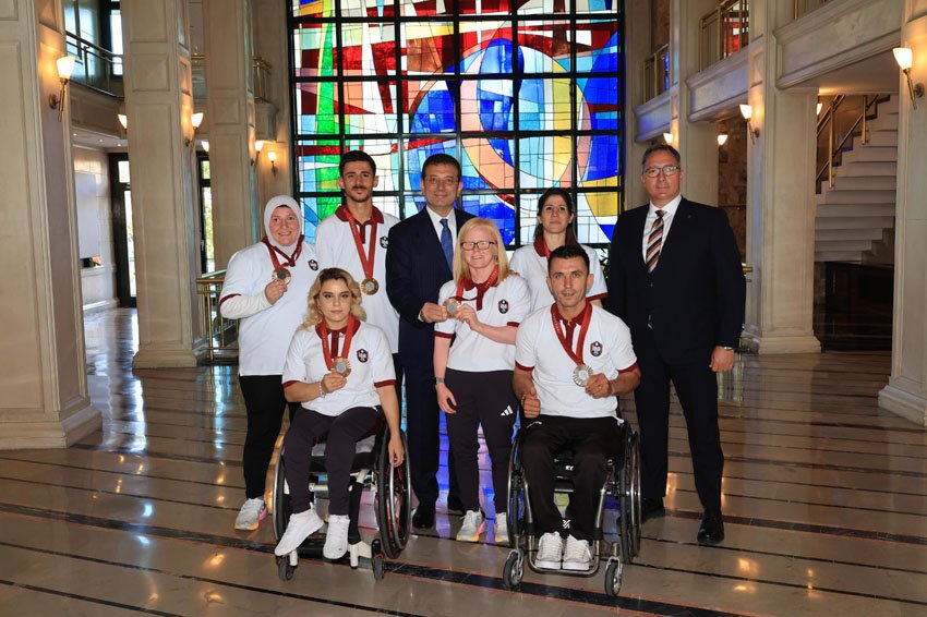 ibb-baskani-imamoglu-ibb-spor-kulubunun-sampiyonlarini-agirladi