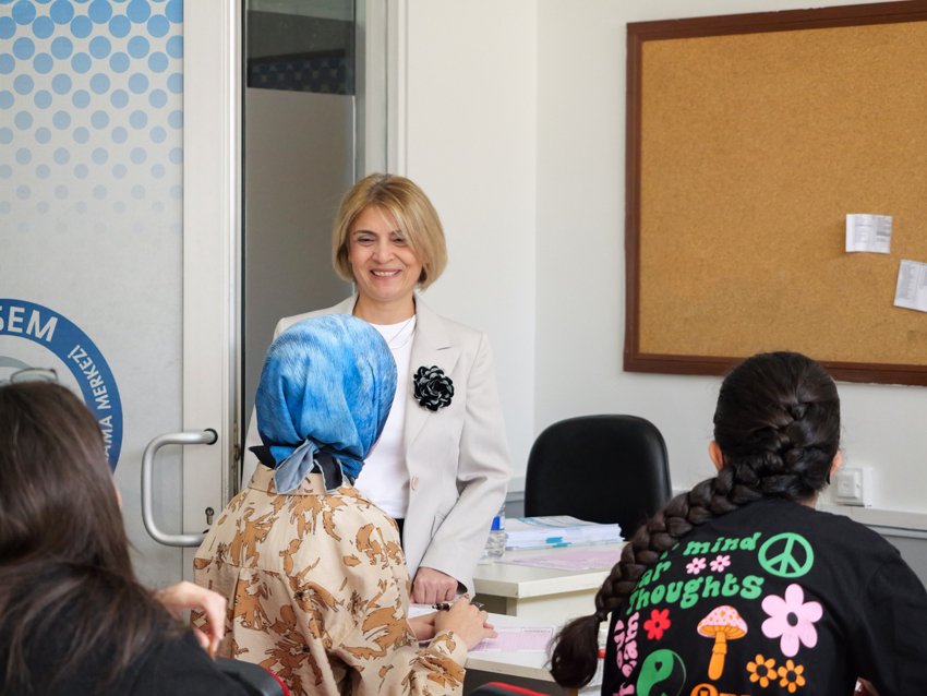 etimesgut-belediyesinin-ucretsiz-yks-kursu-ile-genclere-destek