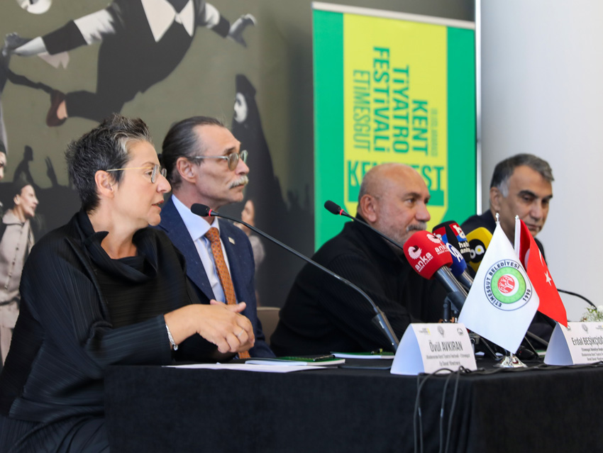 baskan-besikcioglu-uluslararasi-kent-tiyatro-festivali-etimesgut-tanitim-toplantisi-duzenledi