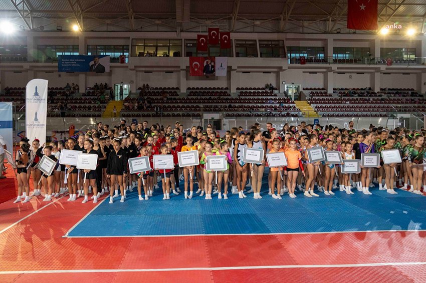 aerobik-cimnastik-senligi-ile-9-eylul-coskusu-basladi