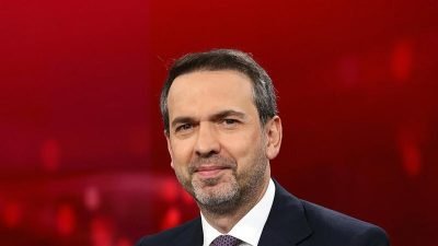 Enerji ve Tabii Kaynaklar Bakanı Alparslan Bayraktar, elektrik ve doğal
