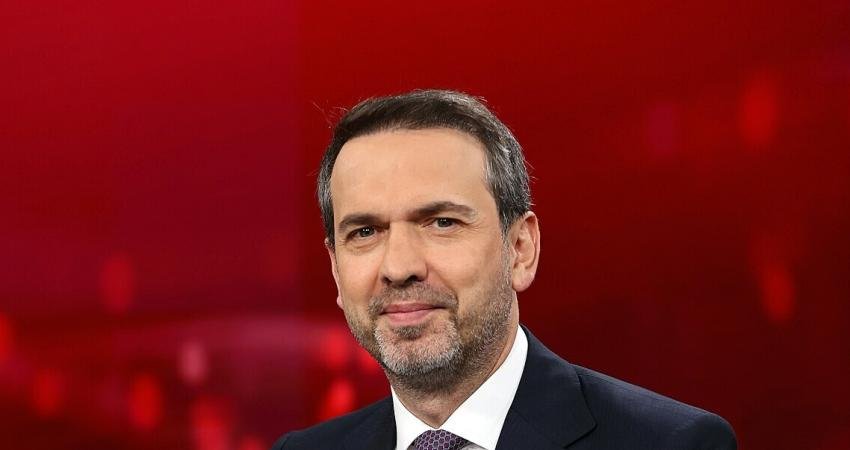 Enerji ve Tabii Kaynaklar Bakanı Alparslan Bayraktar, elektrik ve doğal