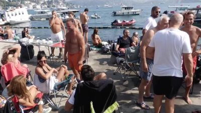 İstanbul’da Bebek Sahili, her pazar günü yüzmek isteyenlerin ortak adresi