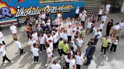 Beykoz Şehit Er Ersin Güner Ortaokulu sınıf başkanlığı seçimlerinde, arkadaşlarına