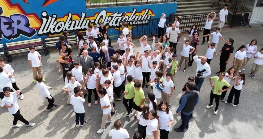 Beykoz Şehit Er Ersin Güner Ortaokulu sınıf başkanlığı seçimlerinde, arkadaşlarına