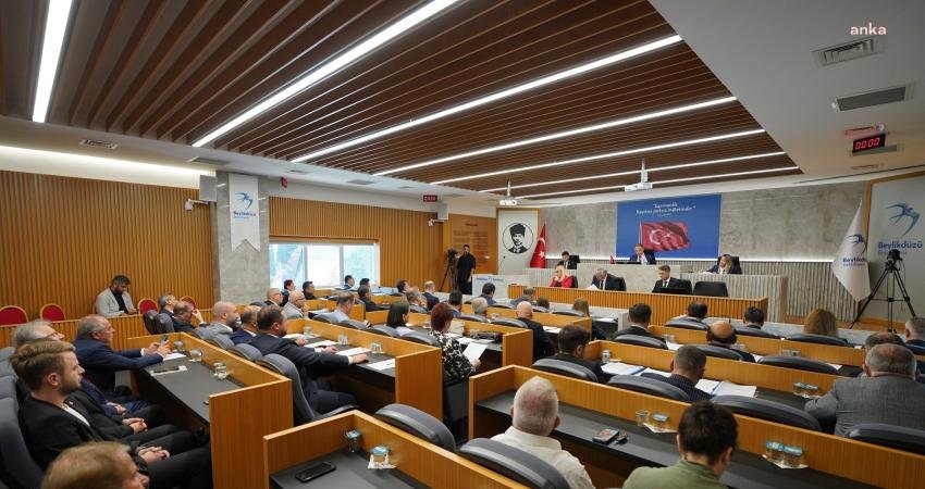 İstanbul Beylikdüzü Belediye Başkanı Mehmet Murat Çalık, çocukların okullarda sağlıklı