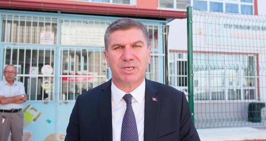 Burdur Belediyesi tarafından ilkokula yeni başlayan öğrencilere bin 200 adet