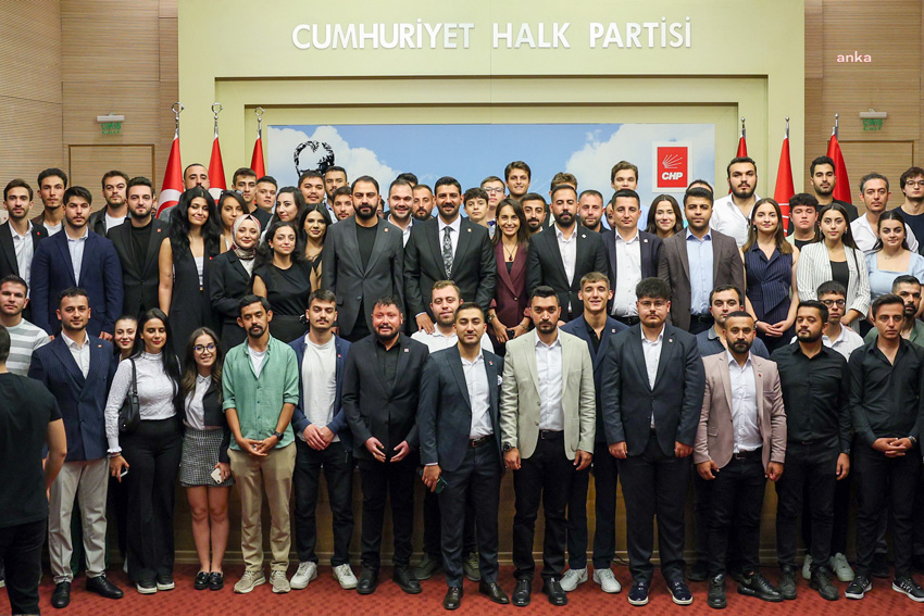 deniz-bozkurt-chp-genclik-kollari-genel-baskanligina-aday-oldugunu-acikladi-biz-bu-yola-bu-memleketi-chpli-bir-cumhurbaskani-yonetsin-diye-cikiyoruz