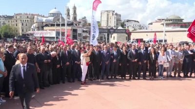  İBB Başkanı Ekrem İmamoğlu, Taksim Cumhuriyet Anıtı’nda CHP’nin 101’nci yıldönümü