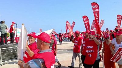 DİSK Mersin'de “Geçinemiyoruz” mitingi düzenledi. Mitinginde konuşan DİSK Genel Başkanı