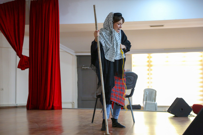 emekliler-tiyatrosu-etimesgutta-yeni-bir-sanat-dalgasi