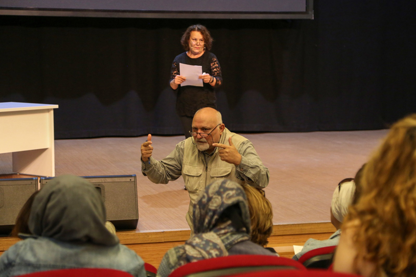 Türkiye'de bir ilk olarak kurulan Emekliler Tiyatrosu, Etimesgut Belediyesi tarafından