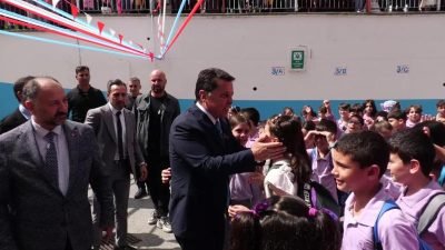 Öğrencilerle bir araya gelen Esenyurt Belediye Başkanı Özer, "Çocuklarımız bizim