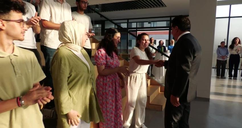 Esenyurt Belediyesi’nin Sürekli Eğitim Merkezi’nde üniversite sınavına hazırlanan gençlerden 685’i