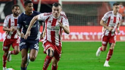 Trendyol Süper Lig'in 7. haftasında Fenerbahçe deplasmanda karşılaştığı Antalyaspor'u 2-0