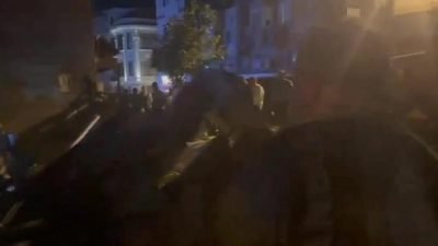 İstanbul İtfaiye Müdürlüğü Fatih Zeyrek'te dün gece yaşanan göçükte arama