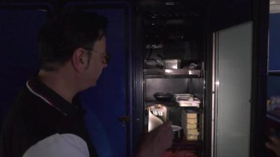 İzmir'in Konak ilçesi Alsancak semtinde Cumbalı Sokak'taki yaklaşık 35 işletme,