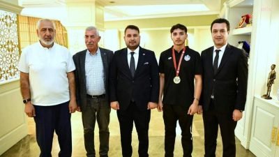 Kahramankazan Belediyespor Halter takımı sporcusu Berat Ergün, Yıldızlar Türkiye Halter