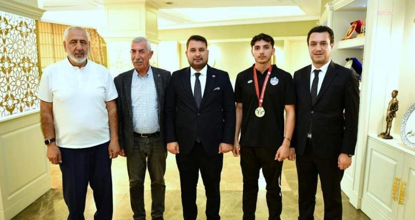 Kahramankazan Belediyespor Halter takımı sporcusu Berat Ergün, Yıldızlar Türkiye Halter