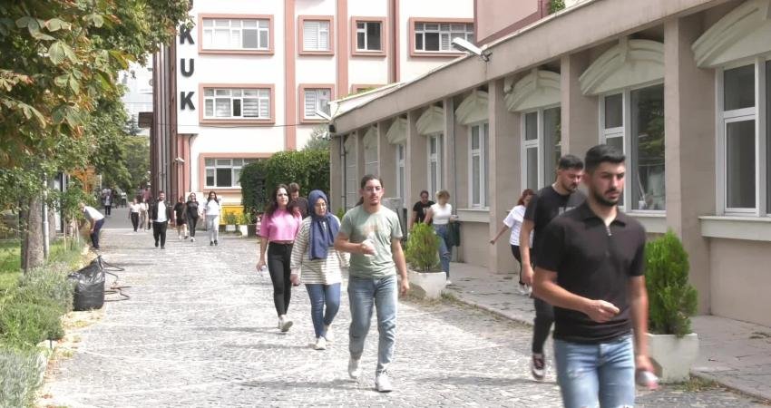 ÖSYM tarafından düzenlenen KPSS Ön Lisans Sınavı sona erdi. Saat
