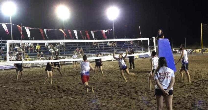 Manavgat Belediyesi'nin Plaj Voleybolu Halk Turnuvası’nda Milenyum Beach Volley Spor