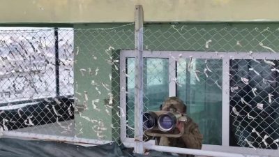Milli Savunma Bakanlığı, yasa dışı yollarla Türkiye'den Yunanistan'a, Suriye'den Türkiye'ye