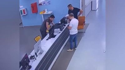 Osmaniye Devlet Hastanesi Dahiliye Servisi'ndeki nöbetçi sağlık görevlisi, bir grubun