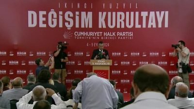 CHP Genel Başkanı Özgür Özel, partisinin İkinci Yüzyıl Değişim Kurultayı'nda;