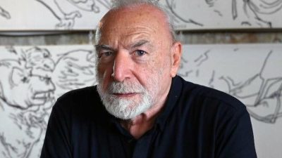 Bir süredir Paris’te kanser tedavisi gören ressam Mehmet Güleryüz, 86