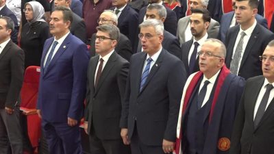 Sağlık Bakanı Kemal Memişoğlu, "Krizlerde, sorun olduğu zaman hemen bir